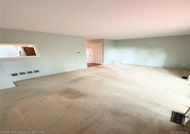 Listing Photo 5 - Condo for sale in building located at 16974 Kingsbrooke Dr, Clinton Township, MI 48038