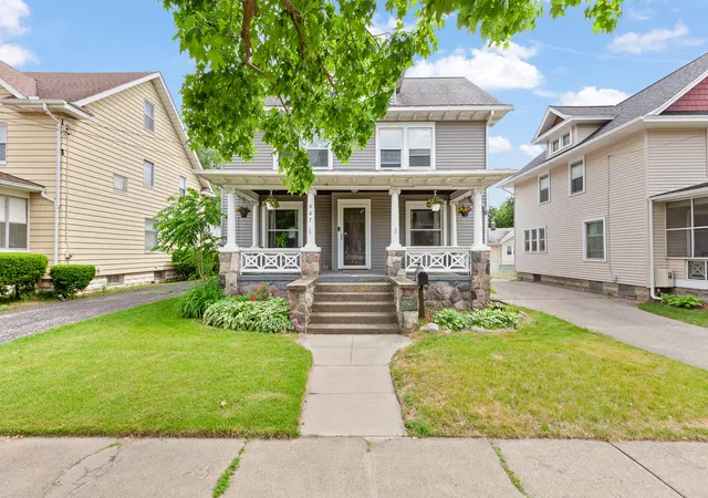Photo 1 of Single family home for sale at 607 Harwood St, Jackson, MI 49203 | MLS# 81026029136 | Listing updated on 2026-09-09