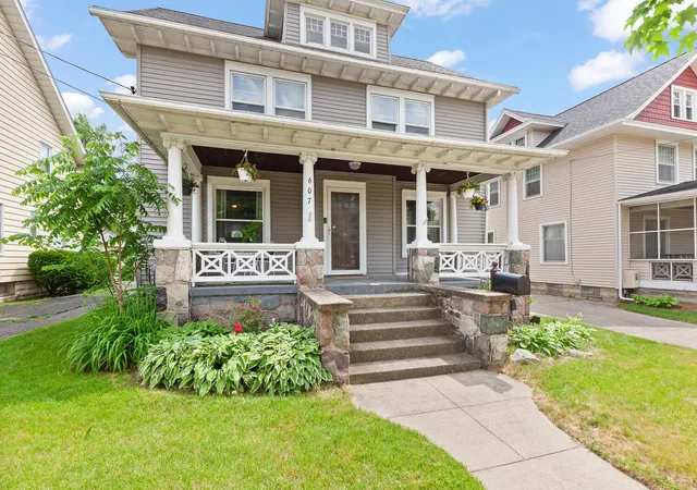 Photo 2 of Single family home for sale at 607 Harwood St, Jackson, MI 49203 | MLS# 81026029136 | Listing updated on 2026-09-09
