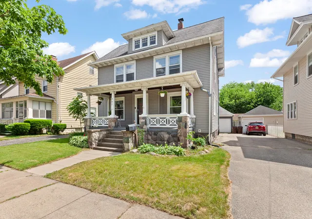 Photo 3 of Single family home for sale at 607 Harwood St, Jackson, MI 49203 | MLS# 81026029136 | Listing updated on 2026-09-09