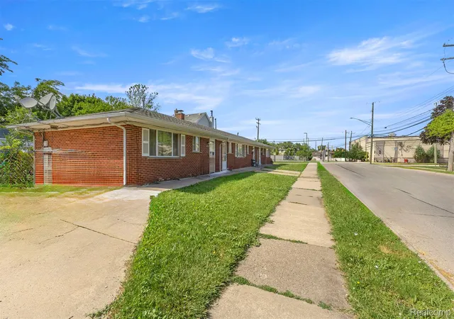 Listing Photo 2 - Condo for sale in building located at 2056 Lafayette Blvd, Lincoln Park, MI 48146