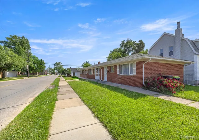 Listing Photo 3 - Condo for sale in building located at 2056 Lafayette Blvd, Lincoln Park, MI 48146
