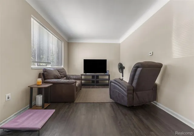 Listing Photo 4 - Condo for sale in building located at 2056 Lafayette Blvd, Lincoln Park, MI 48146