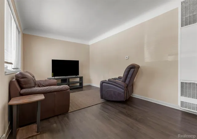 Listing Photo 5 - Condo for sale in building located at 2056 Lafayette Blvd, Lincoln Park, MI 48146