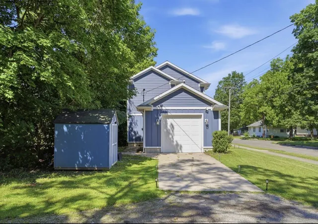 24th image of 1015 Monroe St, Benton Harbor, MI 49022 | MLS# 69026029139