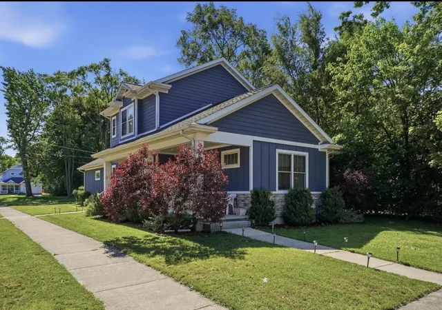 2nd image of 1015 Monroe St, Benton Harbor, MI 49022 | MLS# 69026029139