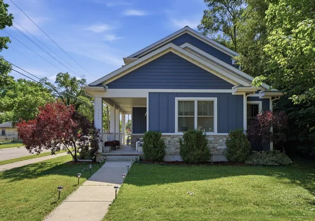 3rd image of 1015 Monroe St, Benton Harbor, MI 49022 | MLS# 69026029139