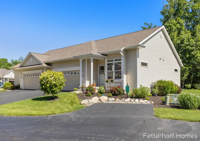 Homes for sale in Walker City Kent, MI | 945 Kensington St Nw #122, Walker City Kent, MI 49534 | MLS# 65026029144