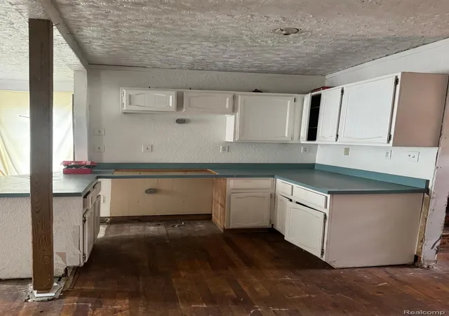 Photo 3 of Single family home for sale at 1705 Arizona Ave, Flint, MI 48506 | MLS# 20261044347 | Listing updated on 2026-09-13