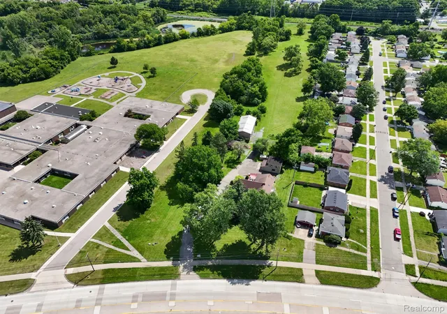 Photo 3 of Single family home for sale at 1684 Baldwin Ave, Pontiac, MI 48340 | MLS# 20261044353 | Listing updated on 2026-09-13