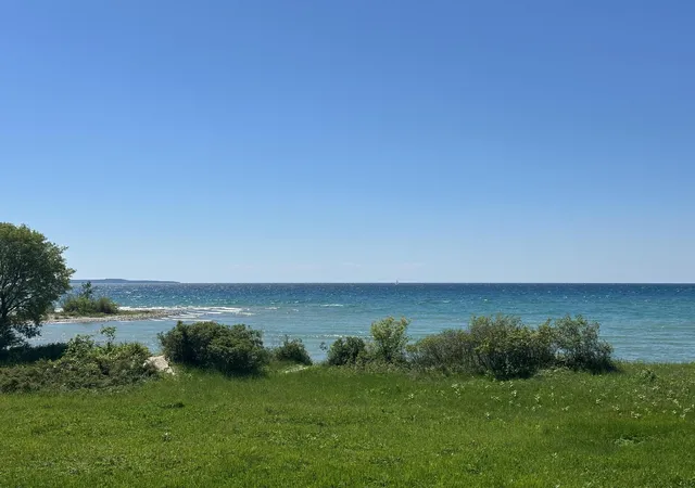 16th image of 12 Foxview Dr, Charlevoix, MI 49720 | MLS# 78080069621