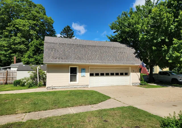 Photo 2 of Single family home for sale at 315 N Main St, Allegan, MI 49010 | MLS# 65026029154 | Listing updated on 2026-09-04