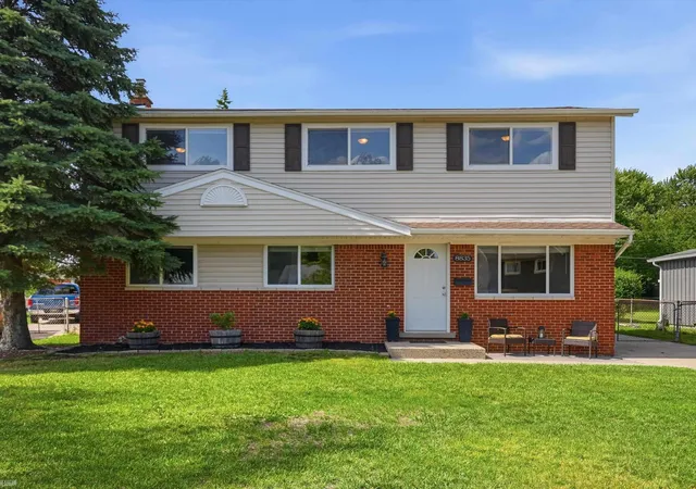 Photo 1 of Single family home for sale at 8835 Royce Dr, Sterling Heights, MI 48313 | MLS# 58050211264 | Listing updated on 2026-06-22