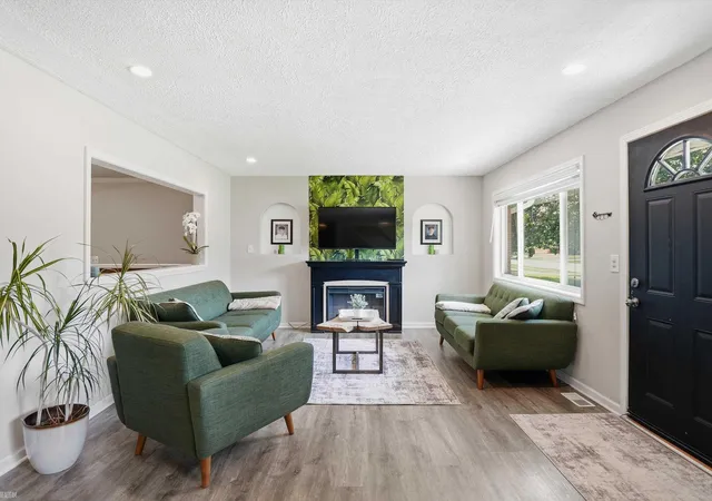 Photo 3 of Single family home for sale at 8835 Royce Dr, Sterling Heights, MI 48313 | MLS# 58050211264 | Listing updated on 2026-06-22
