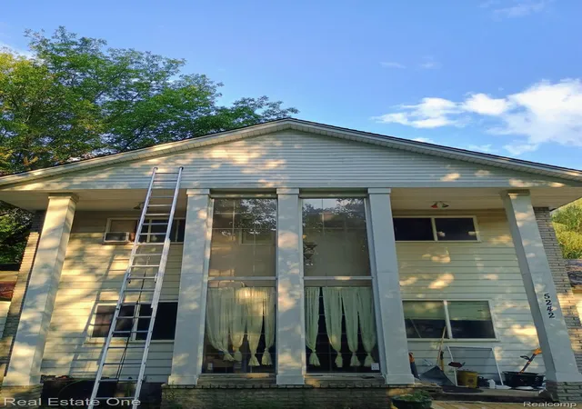 Photo 1 of Single family home for sale at 5242 White Lake Rd, Clarkston, MI 48346 | MLS# 20261044369 | Listing updated on 2026-08-10