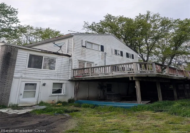 Photo 3 of Single family home for sale at 5242 White Lake Rd, Clarkston, MI 48346 | MLS# 20261044369 | Listing updated on 2026-08-10