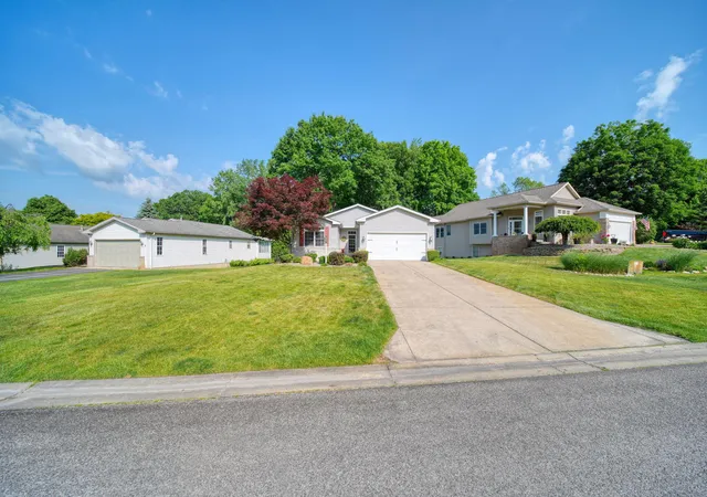 Photo 3 of Condo for sale at 3010 S Wood Dale Dr #14, Summit Township Jackson, MI 49203 | MLS# 55026029170 | Listing updated on 2026-06-14