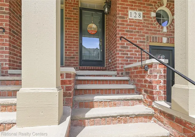 Listing Photo 5 - Condo for sale in building located at 128 Sandy Ln, Walled Lake, MI 48390