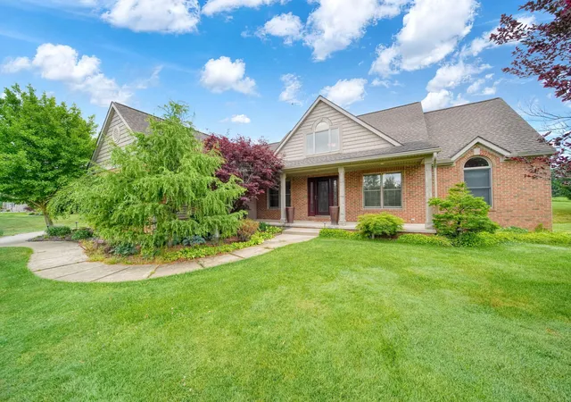 Photo 1 of Single family home for sale at 5040 Grande View Ln, Jackson, MI 49201 | MLS# 55026029172 | Listing updated on 2026-09-06