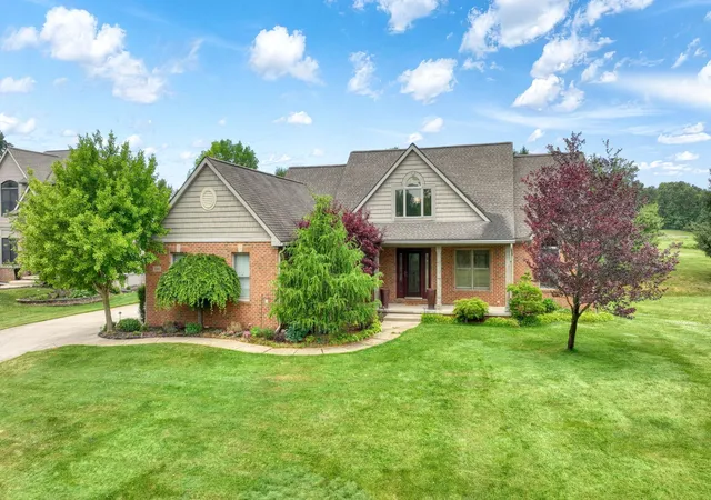 Photo 2 of Single family home for sale at 5040 Grande View Ln, Jackson, MI 49201 | MLS# 55026029172 | Listing updated on 2026-09-06