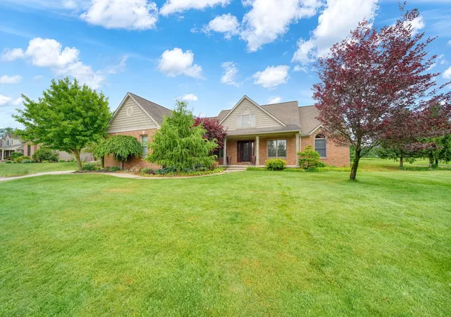 Photo 3 of Single family home for sale at 5040 Grande View Ln, Jackson, MI 49201 | MLS# 55026029172 | Listing updated on 2026-09-06