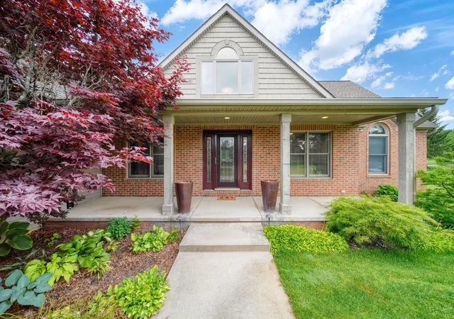 Photo 4 of Single family home for sale at 5040 Grande View Ln, Jackson, MI 49201 | MLS# 55026029172 | Listing updated on 2026-09-06