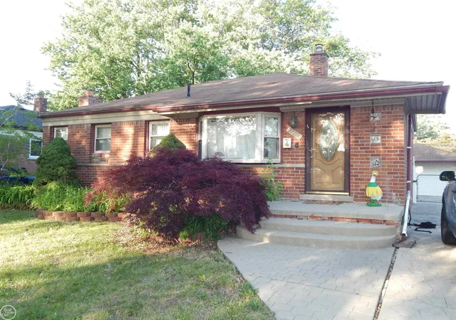Photo 1 of Sale Pending at 27200 Larchmont St, Saint Clair Shores, MI 48081 | MLS# 58050211274 | Listing updated on 2026-08-03