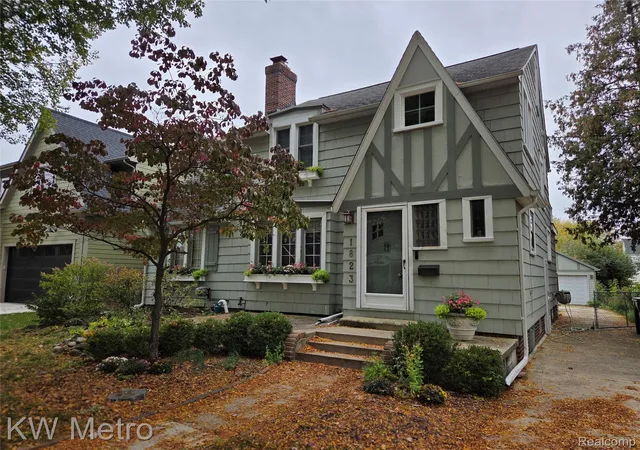 Photo 1 of Single family home for sale at 1823 W Houstonia Ave, Royal Oak, MI 48073 | MLS# 20261044382 | Listing updated on 2026-10-29