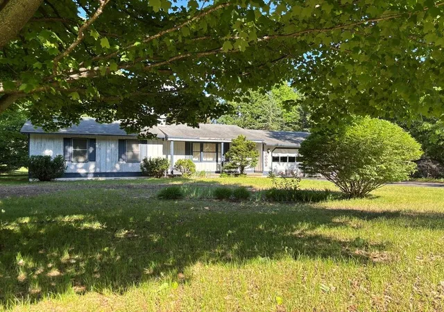 Homes for sale in Elmwood Charter Township Leelanau, MI | 10009 E Lakeview Hills Rd, Elmwood Charter Township Leelanau, MI 49684 | MLS# 78080069624