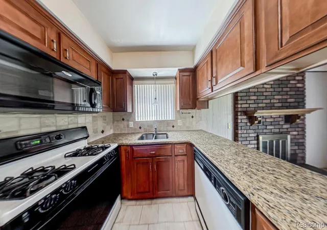 Photo 3 of Single family home for sale at 14322 Four Lakes Dr, Sterling Heights, MI 48313 | MLS# 20261044392 | Listing updated on 2026-07-28