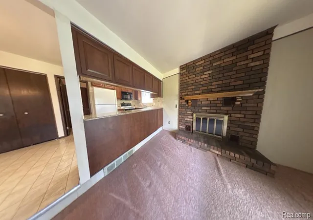 Photo 4 of Single family home for sale at 14322 Four Lakes Dr, Sterling Heights, MI 48313 | MLS# 20261044392 | Listing updated on 2026-07-28