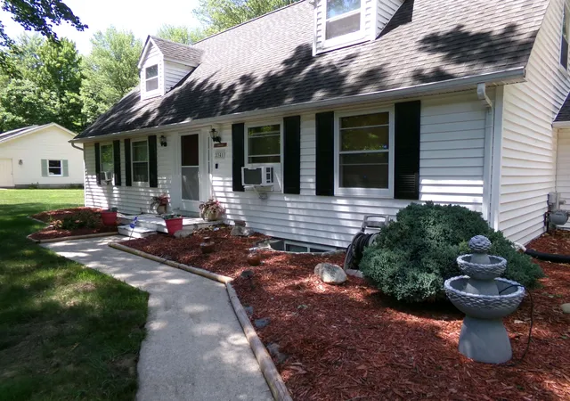 Photo 4 of Single family home for sale at 2341 E Cherrywood Dr, Midland, MI 48640 | MLS# 79080069627 | Listing updated on 2026-10-17