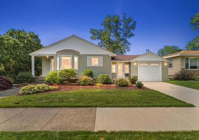 Photo 1 of Sale Pending at 42 W 29th Street, Holland, MI 49423 | MLS# 71026029195 | Listing updated on 2026-06-15