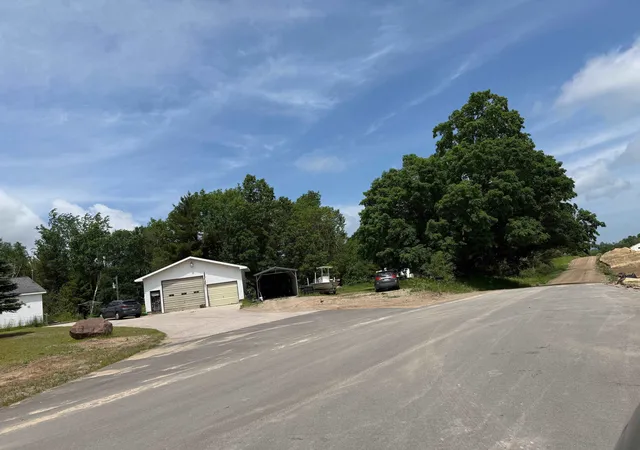 Photo 2 of Single family home for sale at 1950 Vanderlip Rd, Traverse City, MI 49686 | MLS# 78080069630 | Listing updated on 2026-06-16