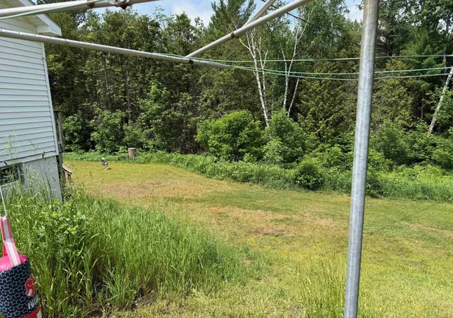 Photo 3 of Single family home for sale at 1950 Vanderlip Rd, Traverse City, MI 49686 | MLS# 78080069630 | Listing updated on 2026-06-16