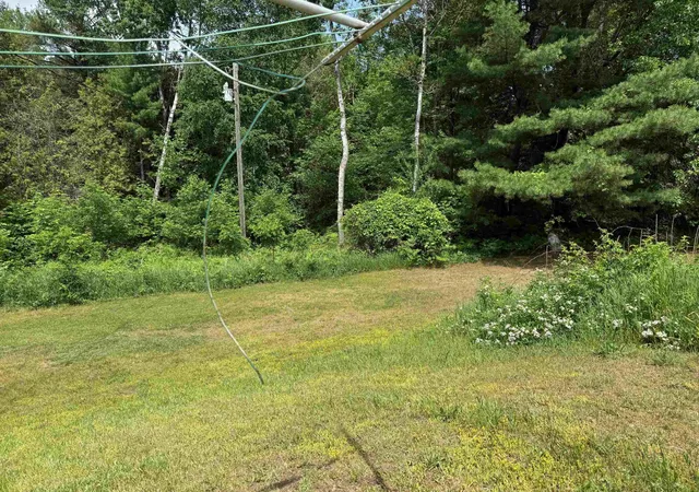 Photo 3 of Single family home for sale at 1950 Vanderlip Rd, Traverse City, MI 49686 | MLS# 78080069630 | Listing updated on 2026-06-16