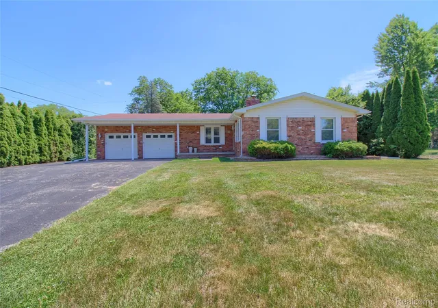 Photo 1 of Single family home for sale at 21515 Huron River Dr, New Boston, MI 48164 | MLS# 20261044435 | Listing updated on 2026-06-17