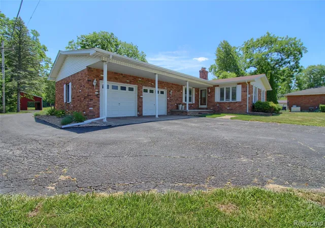 Photo 3 of Single family home for sale at 21515 Huron River Dr, New Boston, MI 48164 | MLS# 20261044435 | Listing updated on 2026-06-17
