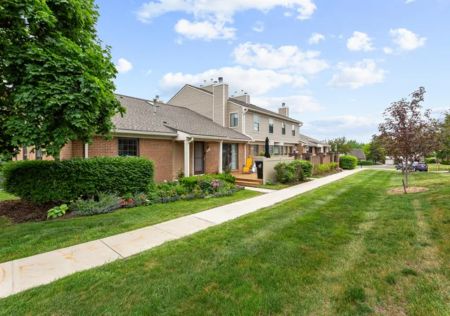 Photo 3 of Condo for sale at 31008 Country Blf, Farmington Hills, MI 48331 | MLS# 81026029209 | Listing updated on 2026-08-24