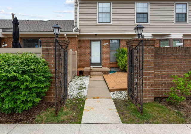 Photo 4 of Condo for sale at 31008 Country Blf, Farmington Hills, MI 48331 | MLS# 81026029209 | Listing updated on 2026-08-24