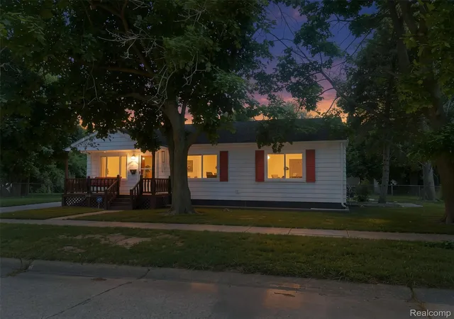 Photo 1 of Single family home for sale at 3918 Whitney Ave, Flint, MI 48532 | MLS# 20261044472 | Listing updated on 2026-06-20