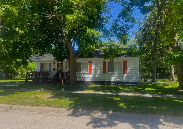 Photo 2 of Single family home for sale at 3918 Whitney Ave, Flint, MI 48532 | MLS# 20261044472 | Listing updated on 2026-06-20