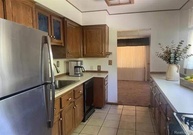 Photo 3 of Single family home for sale at 3918 Whitney Ave, Flint, MI 48532 | MLS# 20261044472 | Listing updated on 2026-06-20