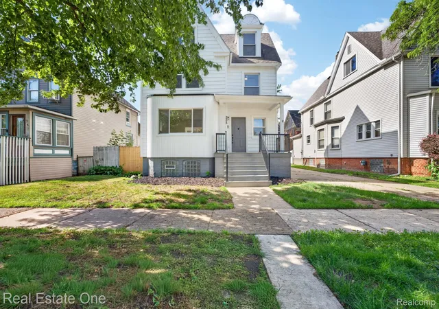 Photo 1 of Single family home for sale at 255 Poplar St, Wyandotte, MI 48192 | MLS# 20261044473 | Listing updated on 2026-06-15