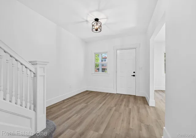 Photo 3 of Single family home for sale at 255 Poplar St, Wyandotte, MI 48192 | MLS# 20261044473 | Listing updated on 2026-06-15