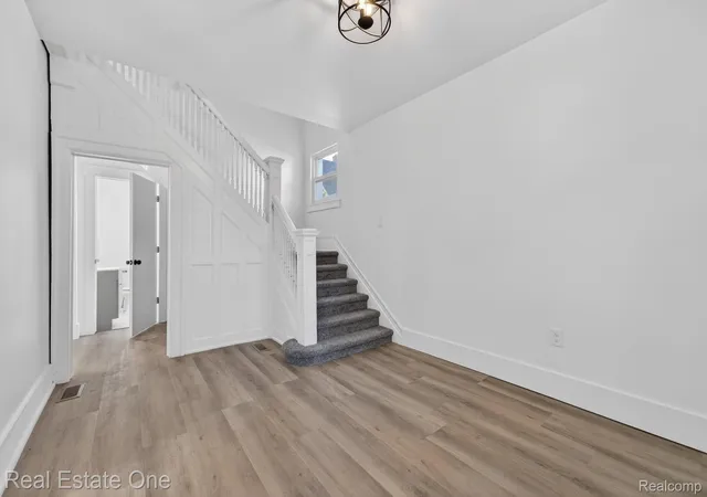 Photo 3 of Single family home for sale at 255 Poplar St, Wyandotte, MI 48192 | MLS# 20261044473 | Listing updated on 2026-06-15