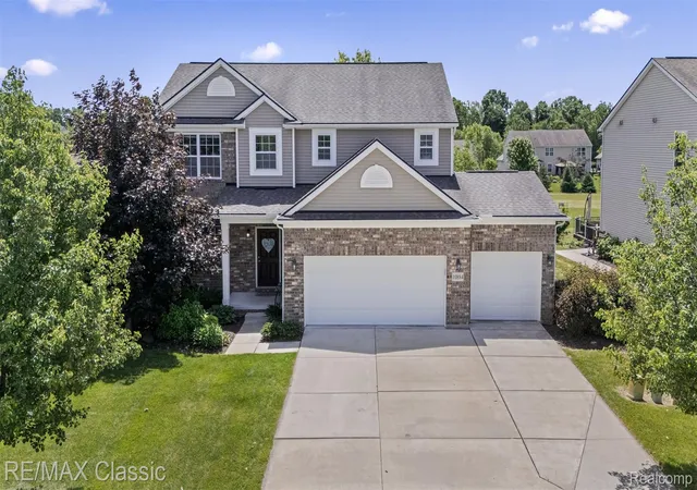 Homes for sale in Green Oak Township Livingston, MI | 10884 Bouldercrest Dr, Green Oak Township Livingston, MI 48178 | MLS# 20261044475