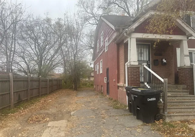 Listing Photo 2 - Condo for sale in building located at 14303 Hubbell St, Detroit, MI 48227