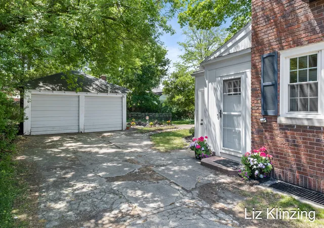 3rd image of 450 Burton St SE, Grand Rapids, MI 49507 | MLS# 65026029241