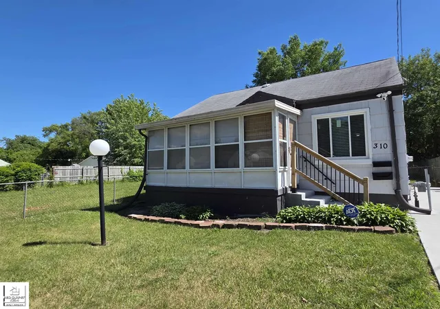 Photo 1 of Sale Pending at 310 E Lyndon Ave, Flint, MI 48505 | MLS# 5050211314 | Listing updated on 2026-06-13